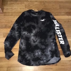 White and black Hollister long sleeve t-shirt
